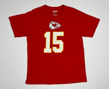 Load image into Gallery viewer, Men’s Pre-Owned Red NFL Kansas City Chiefs Patrick Mahomes #15 Short Sleeve Jersey Style Shirt, Size Large
